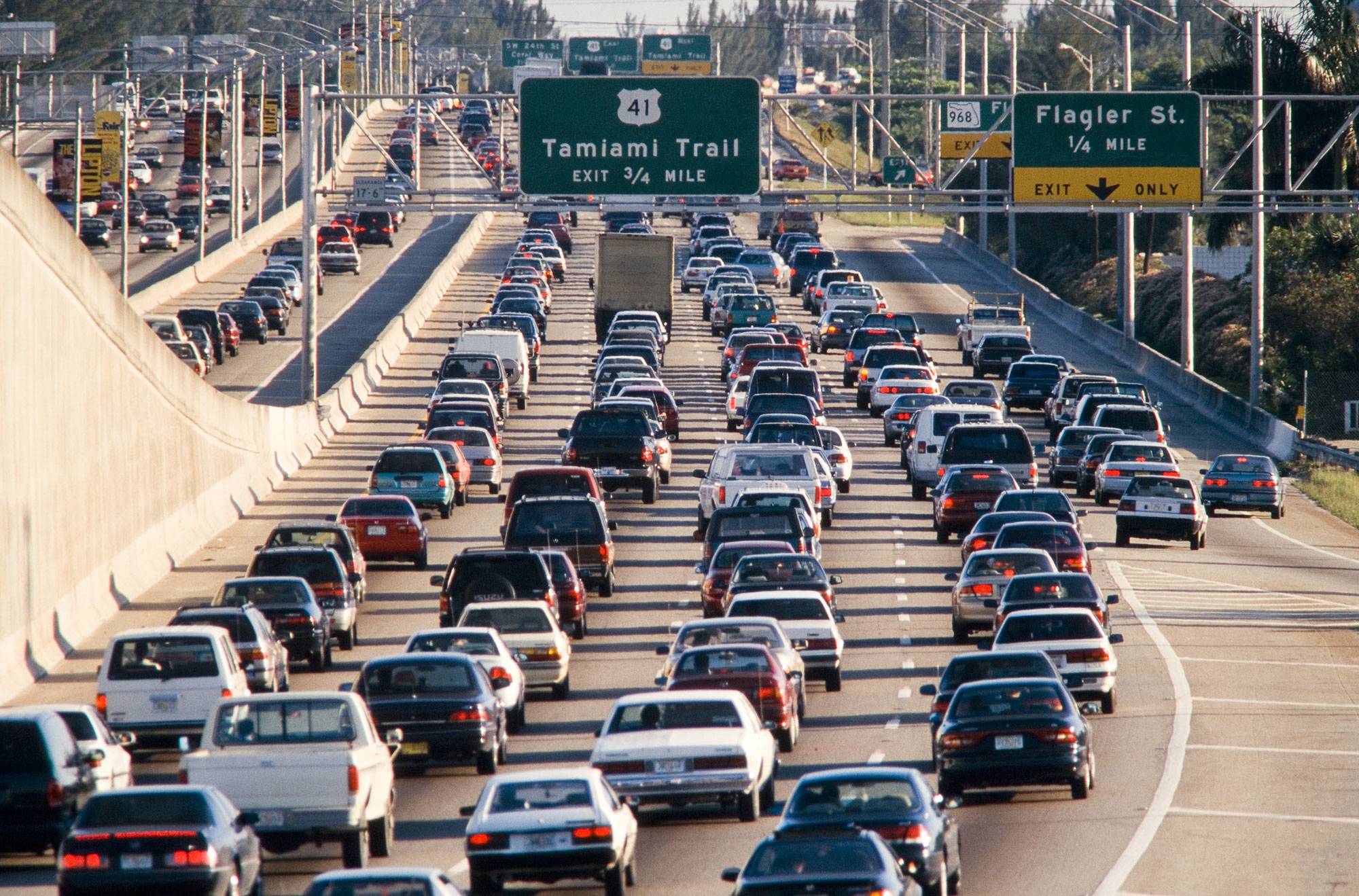 Estradas dos EUA e alternativas para o consumo restrito de diesel