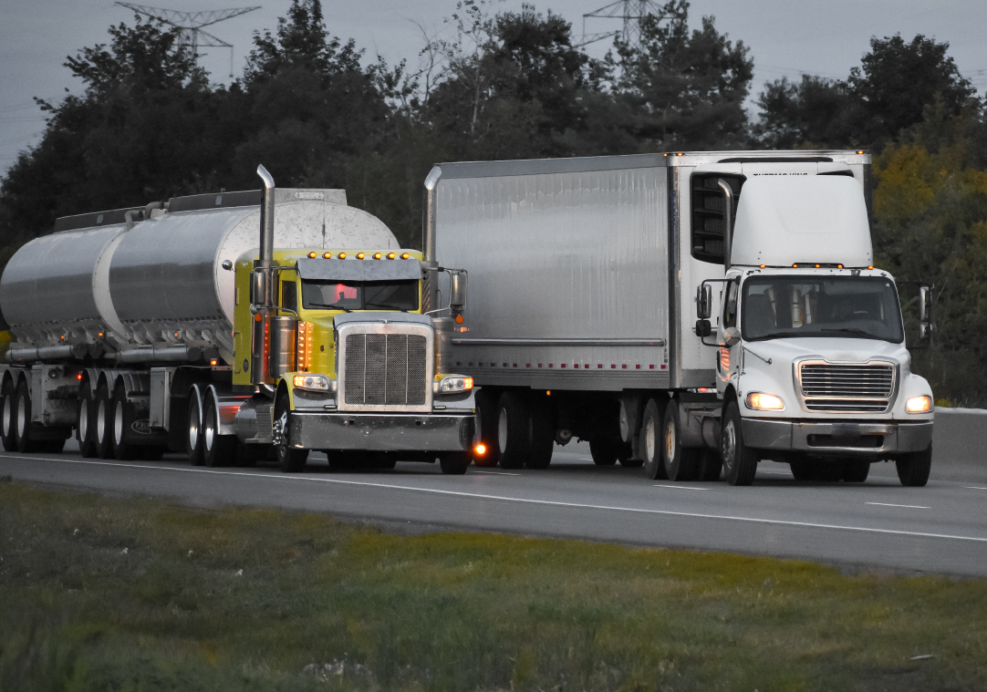 Caminhões de carga: quais utilizar para realizar o transporte?